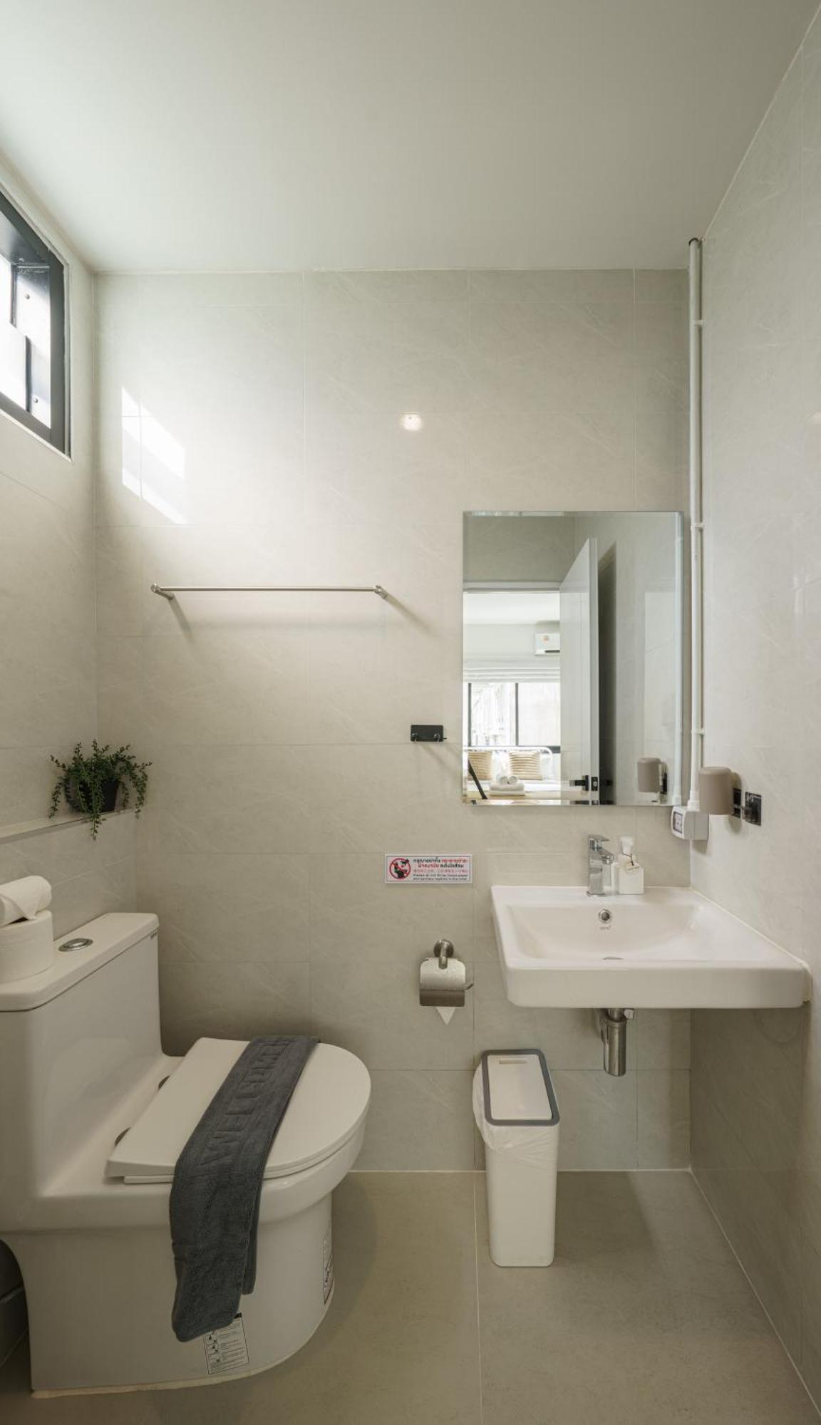 New Stylish Modern 4br 12pax 200m Bts Phrakhanong Holiday home *