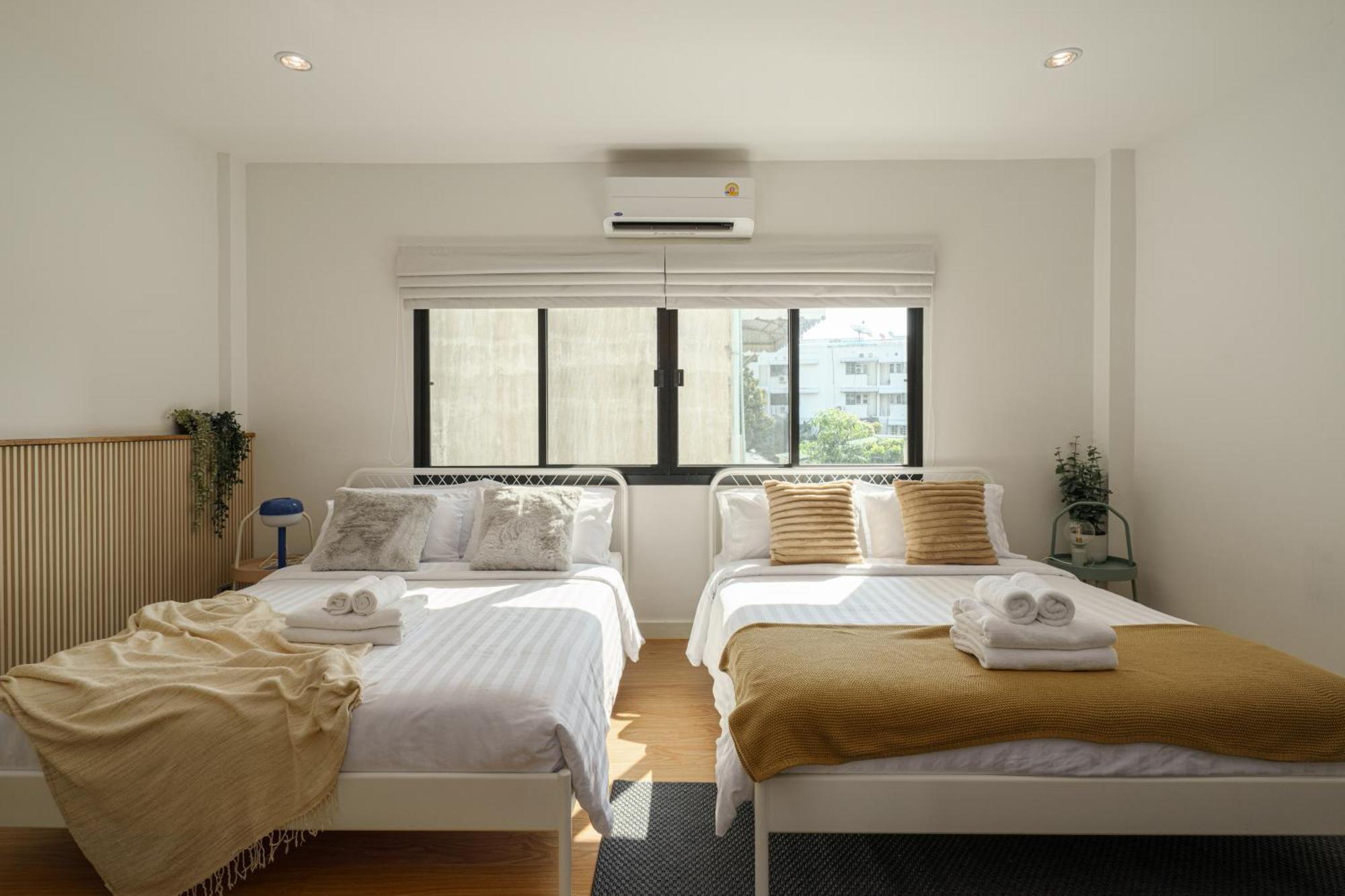 Holiday home New Stylish Modern 4br 12pax 200m Bts Phrakhanong Bangkok