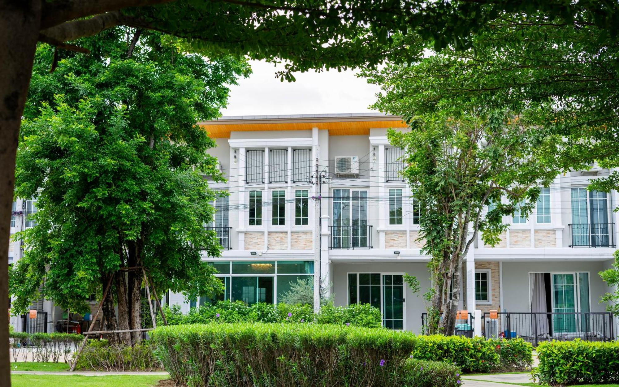 H1, Wi-fi 1,000 Mbps, Fashion Island, Mrt