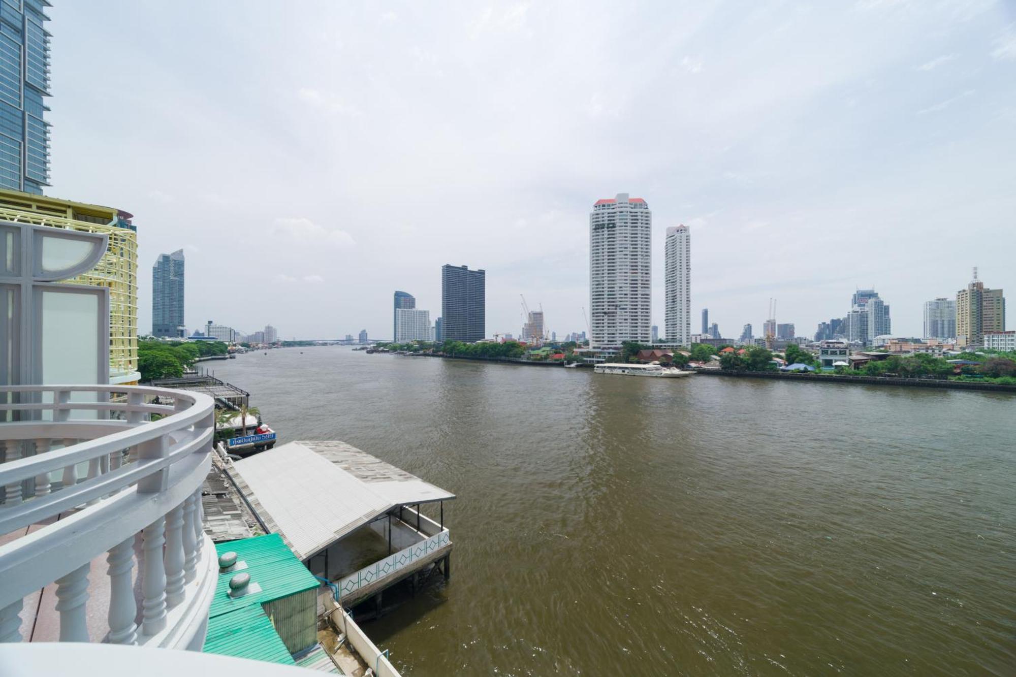 Beat Warii At Chaophraya River Asrama