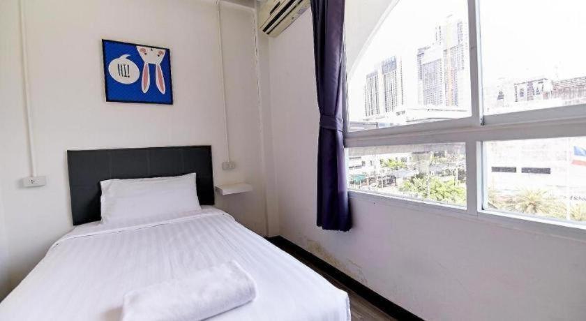 The Rabbit's Hole Hostel Bangkok
