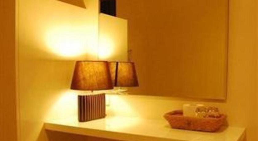 White House Asoke Sukhumvit 18 Hotel