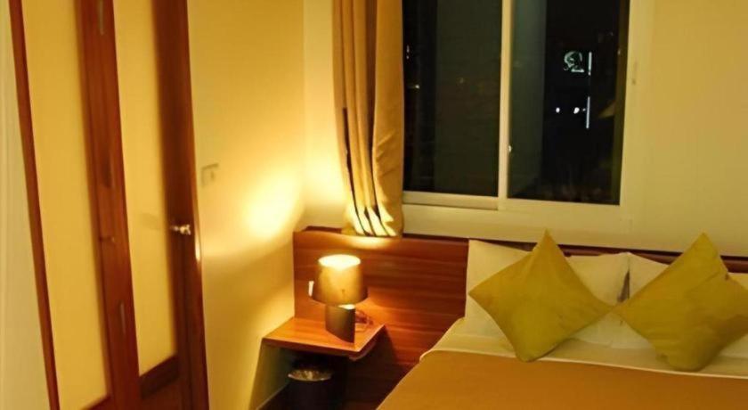 White House Asoke Sukhumvit 18 Hotel Bangkok