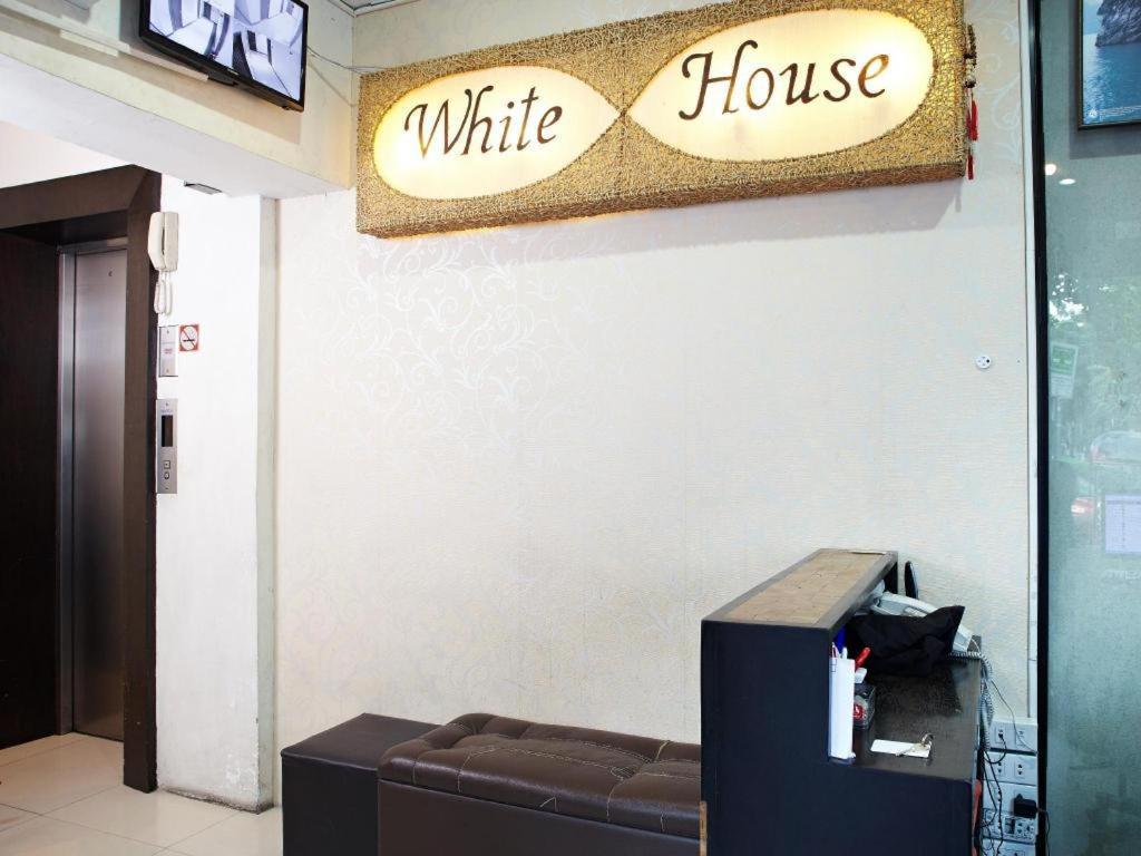 White House Asoke Sukhumvit 18 3*