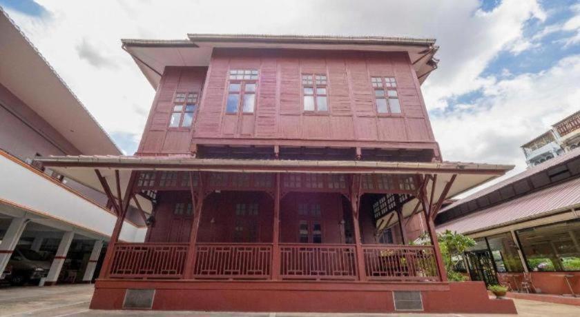 Oyo 1089 Baan Boran Hotel 2*