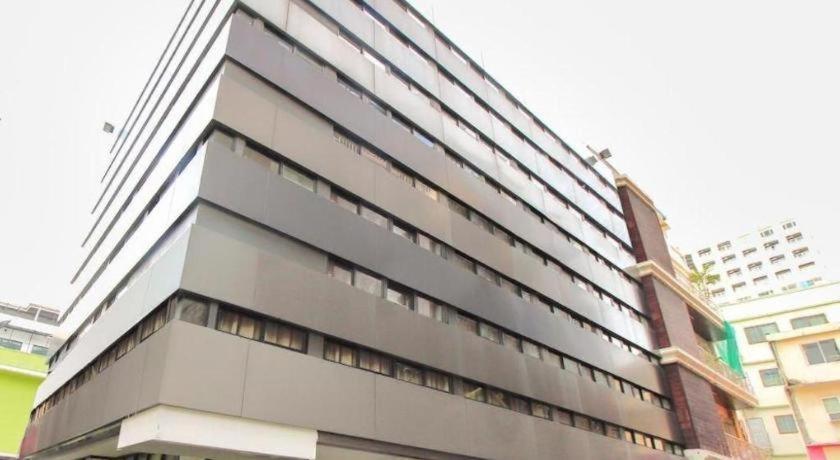Hotel Oyo 225 Premier Place 2*