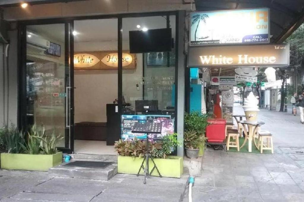 White House Asoke Sukhumvit 18 Hotel 3*