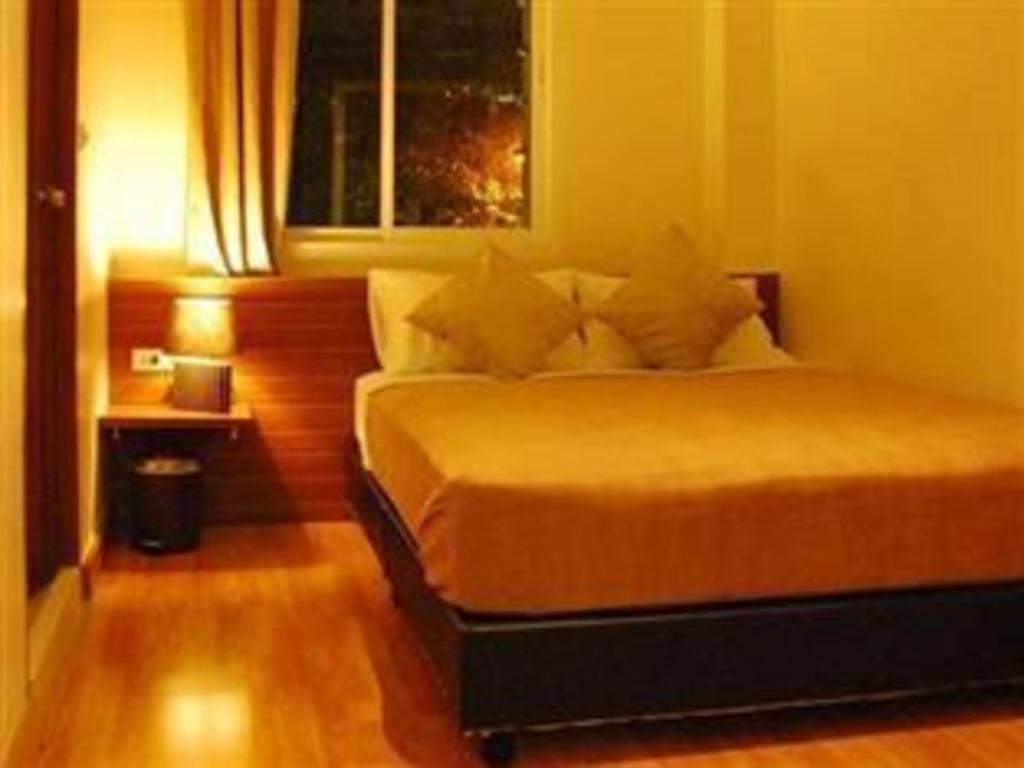 White House Asoke Sukhumvit 18 Hotel 3*