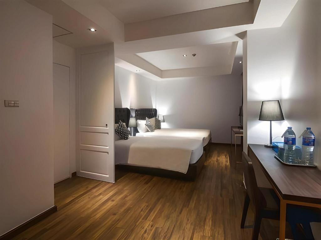 Hotel First House
