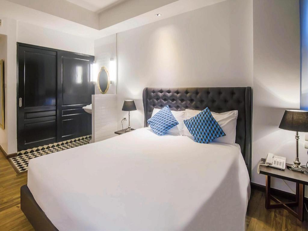 Hotel First House