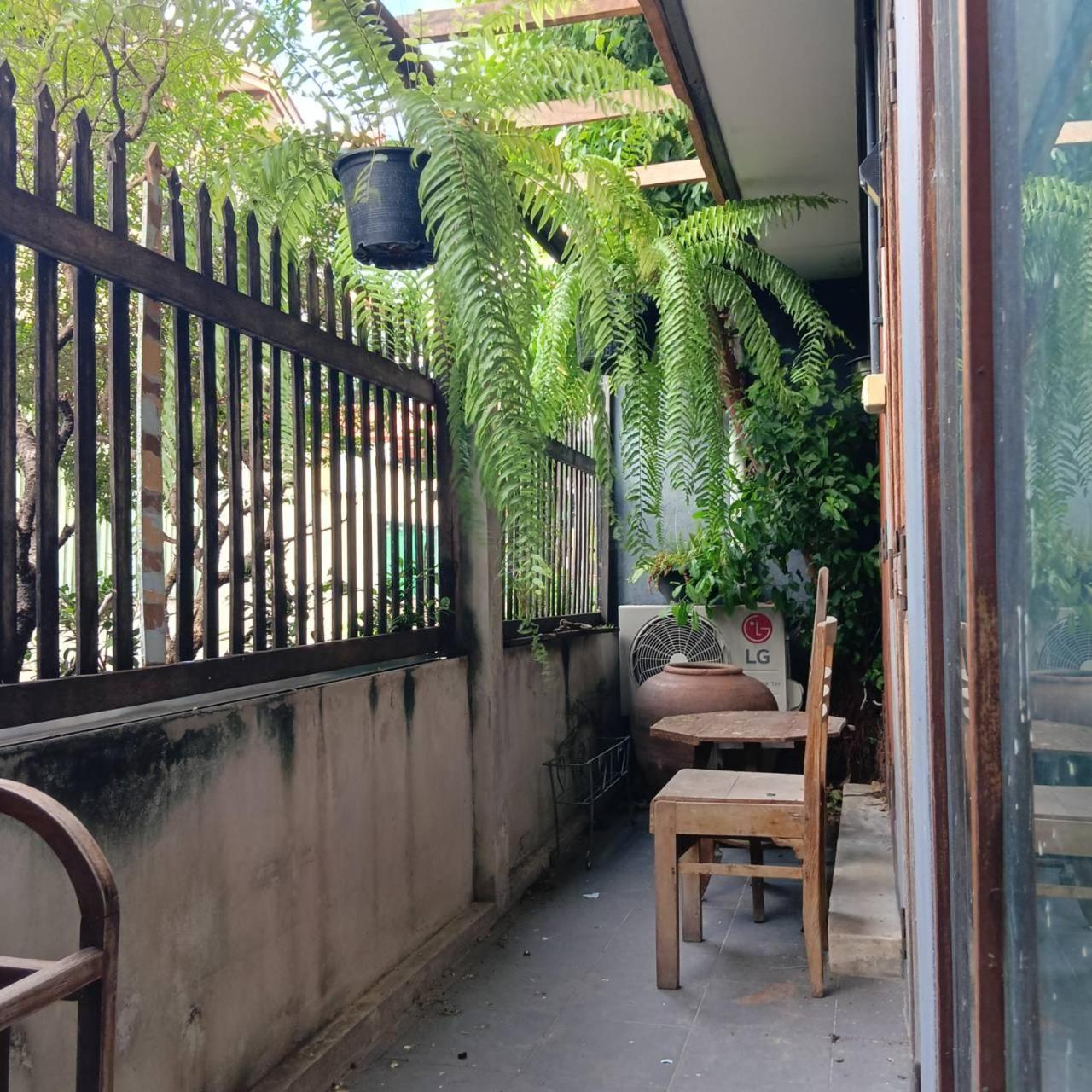 Non House บ้านนอนโฮสเทล Bangkok