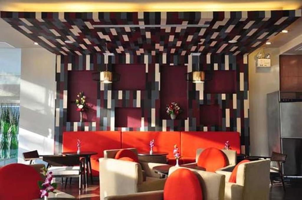 Thamrongin Hotel 3*