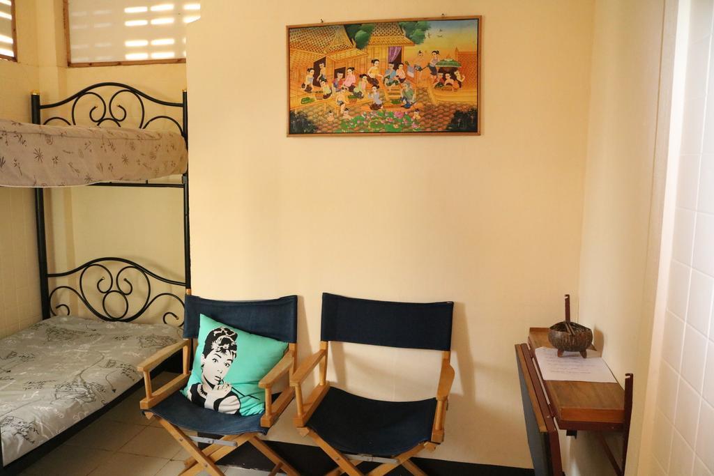 Eco House Homestay *