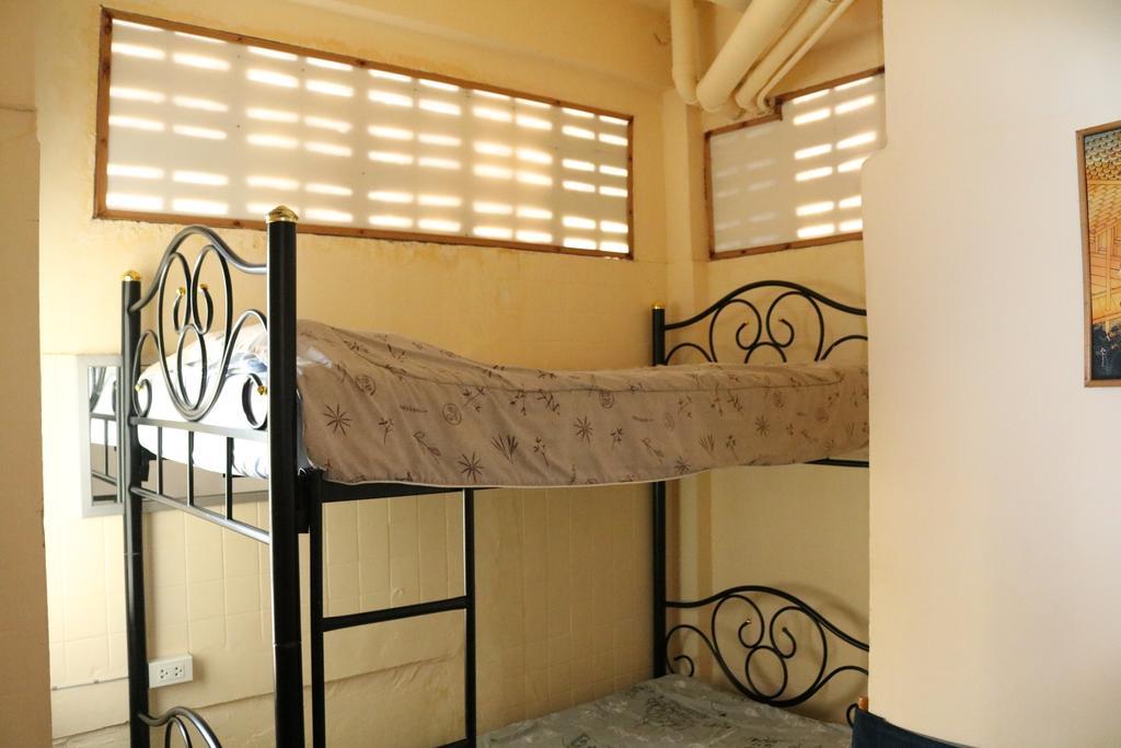 Eco House Homestay *