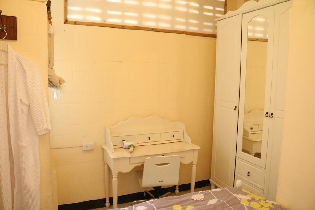 Eco House Homestay *