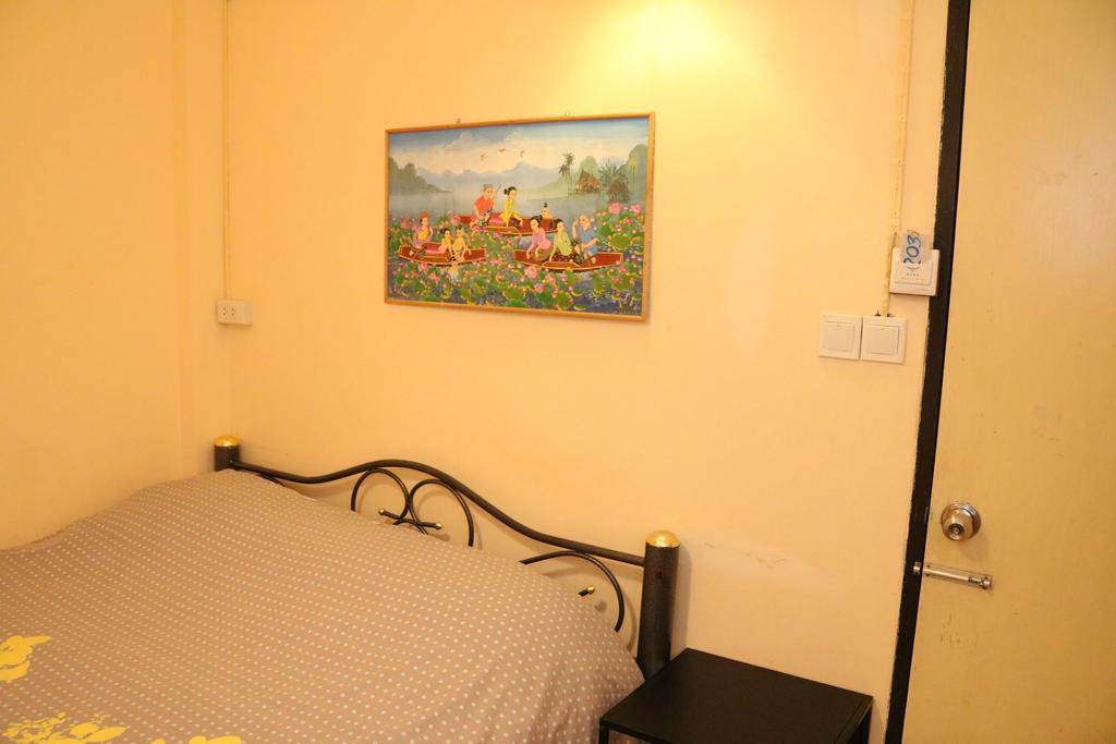 Eco House Homestay *