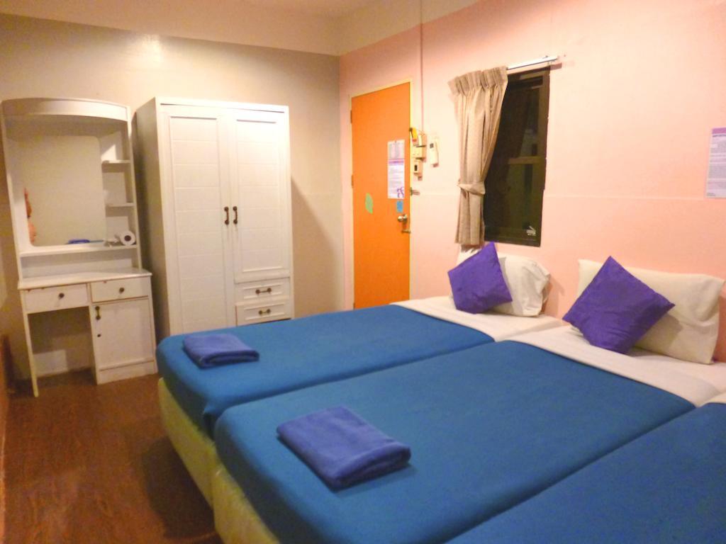 Sawasdee Smile Hostel *
