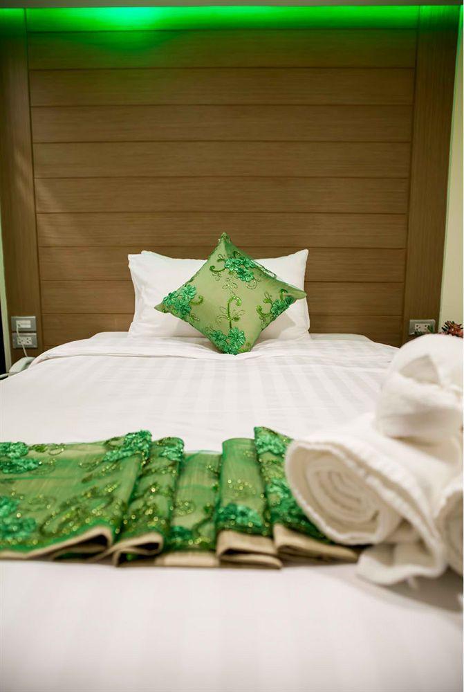 Eleven Avenue Hotel