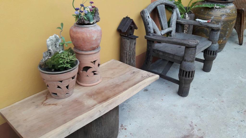 Fahsai Antique Homestay Near Brt