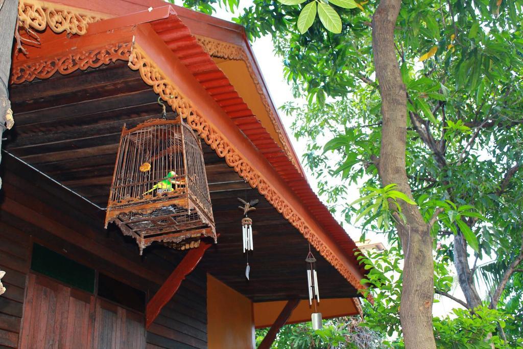 Fahsai Antique Homestay Near Brt Homestay