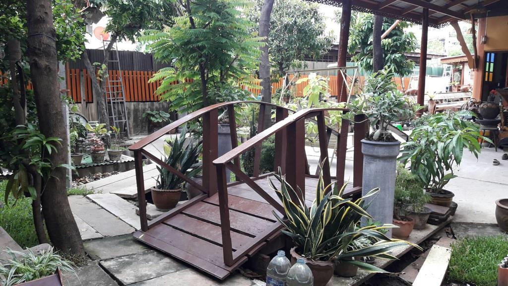 Fahsai Antique Homestay Near Brt Homestay