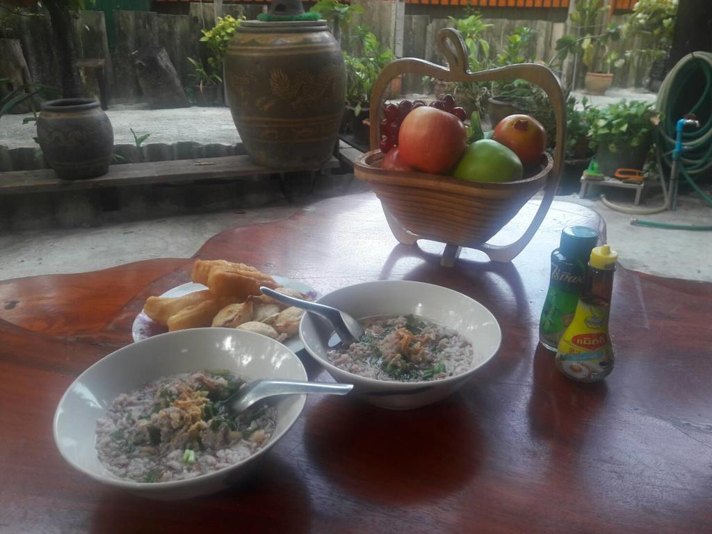 Fahsai Antique Homestay Near Brt Homestay