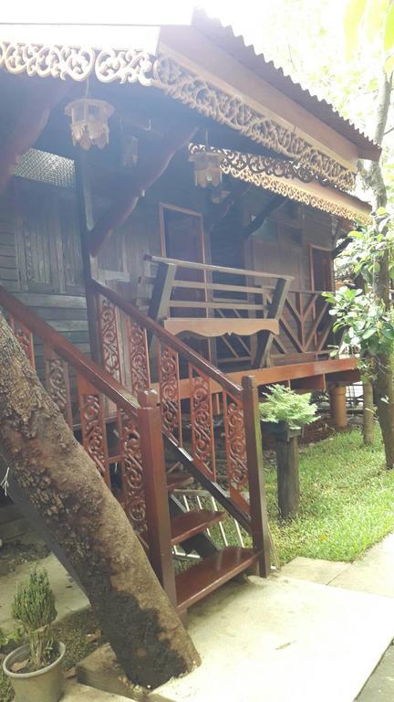 Homestay Fahsai Antique Homestay Near Brt
