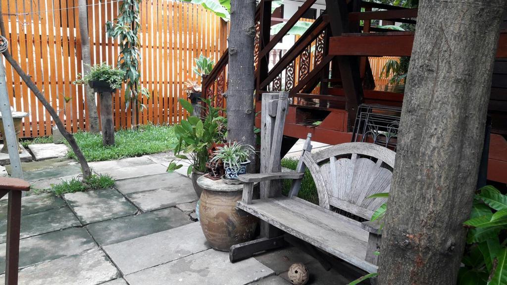 Fahsai Antique Homestay Near Brt Homestay