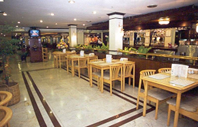 Hotel First House