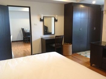 Sky Place Srinakarin Aparthotel 3*