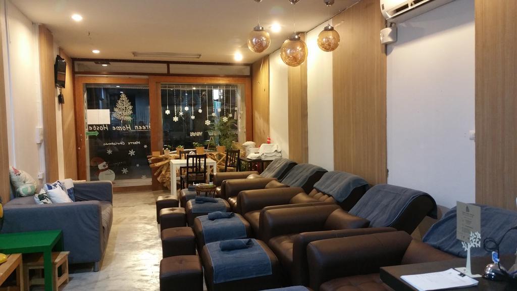And Massage Hostel *