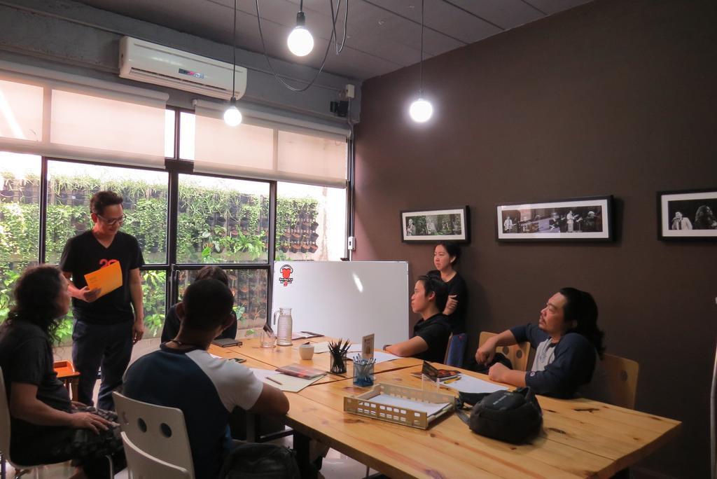 Pyat Music And Artel Wisma tamu