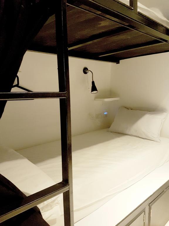 Seek Sleep Albergue *