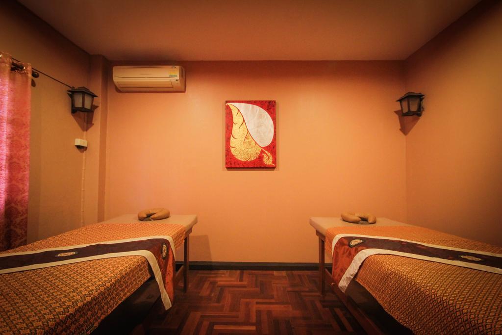 Waratee Hotel