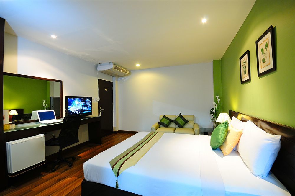 Maxim's Hotel