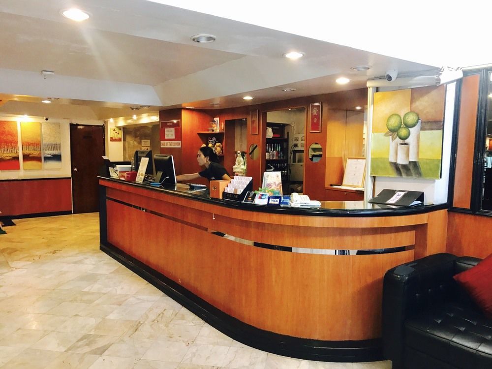 Maxim's Hotel 3*