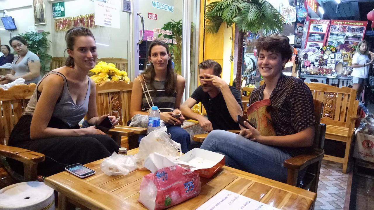 Thai Love Cafe & Hostel *