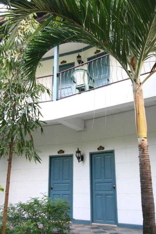 13 Coins Yotin Patana Aparthotel