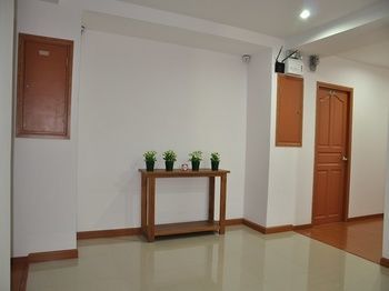 Double Dd House At Mrt Sutthisarn Hostel