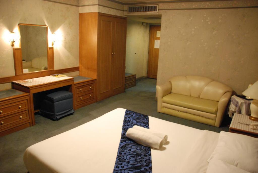Trocadero Hotel 3*