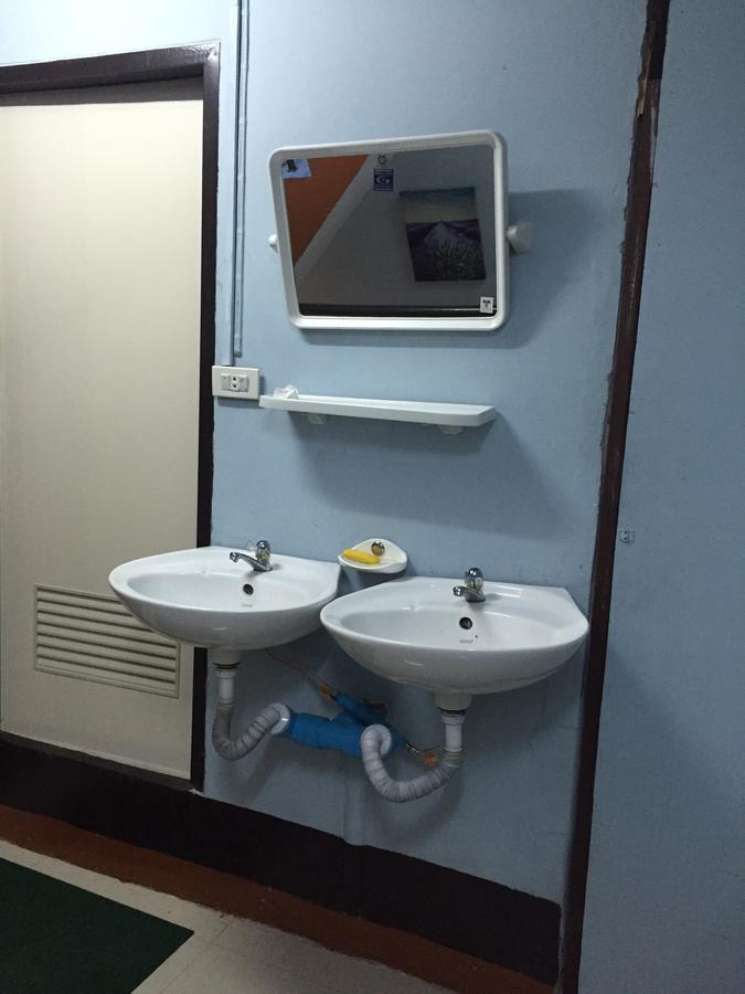 Q6 At 6 Hostel Bangkok