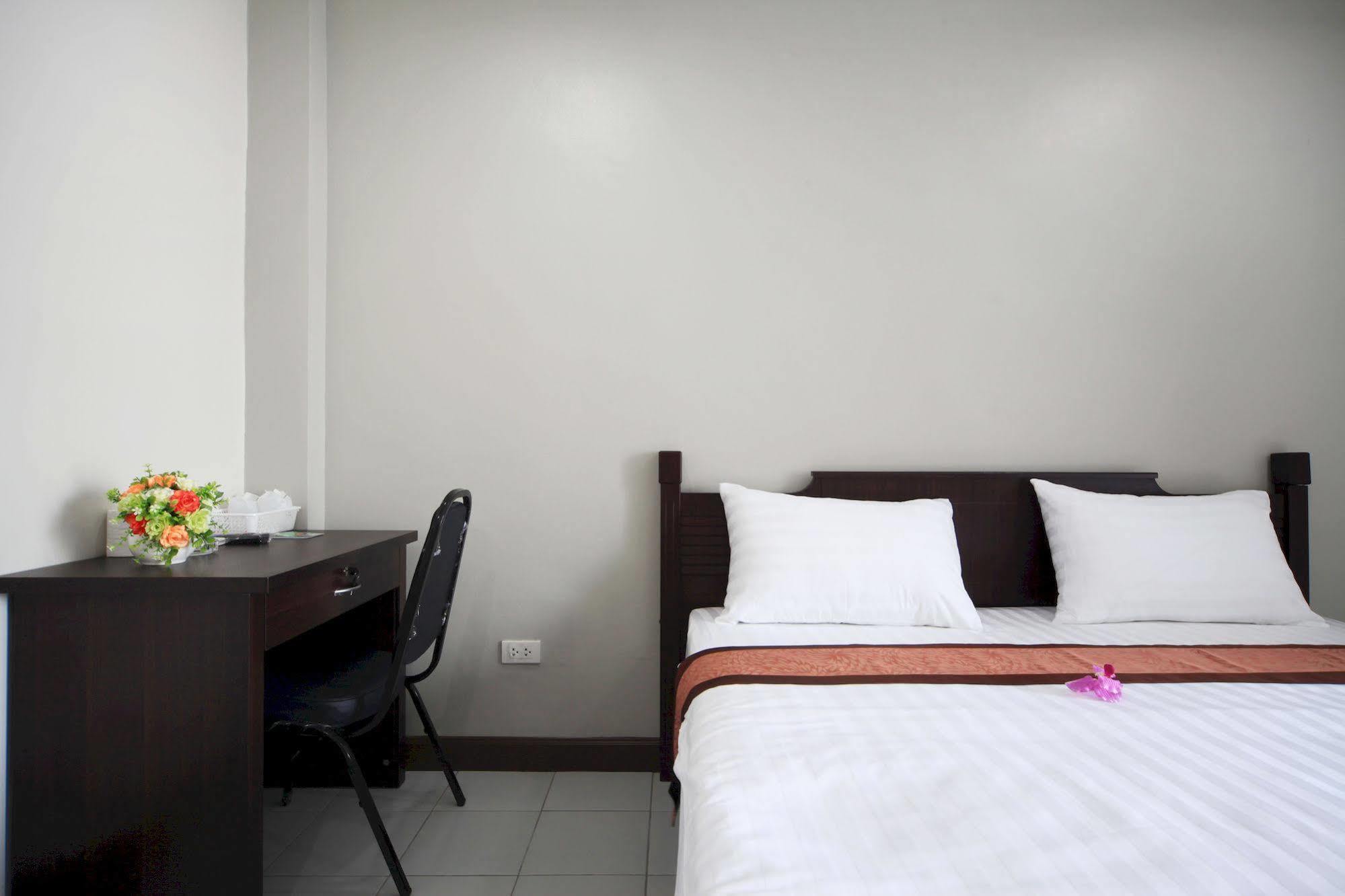 Hotel Paragon One 2*