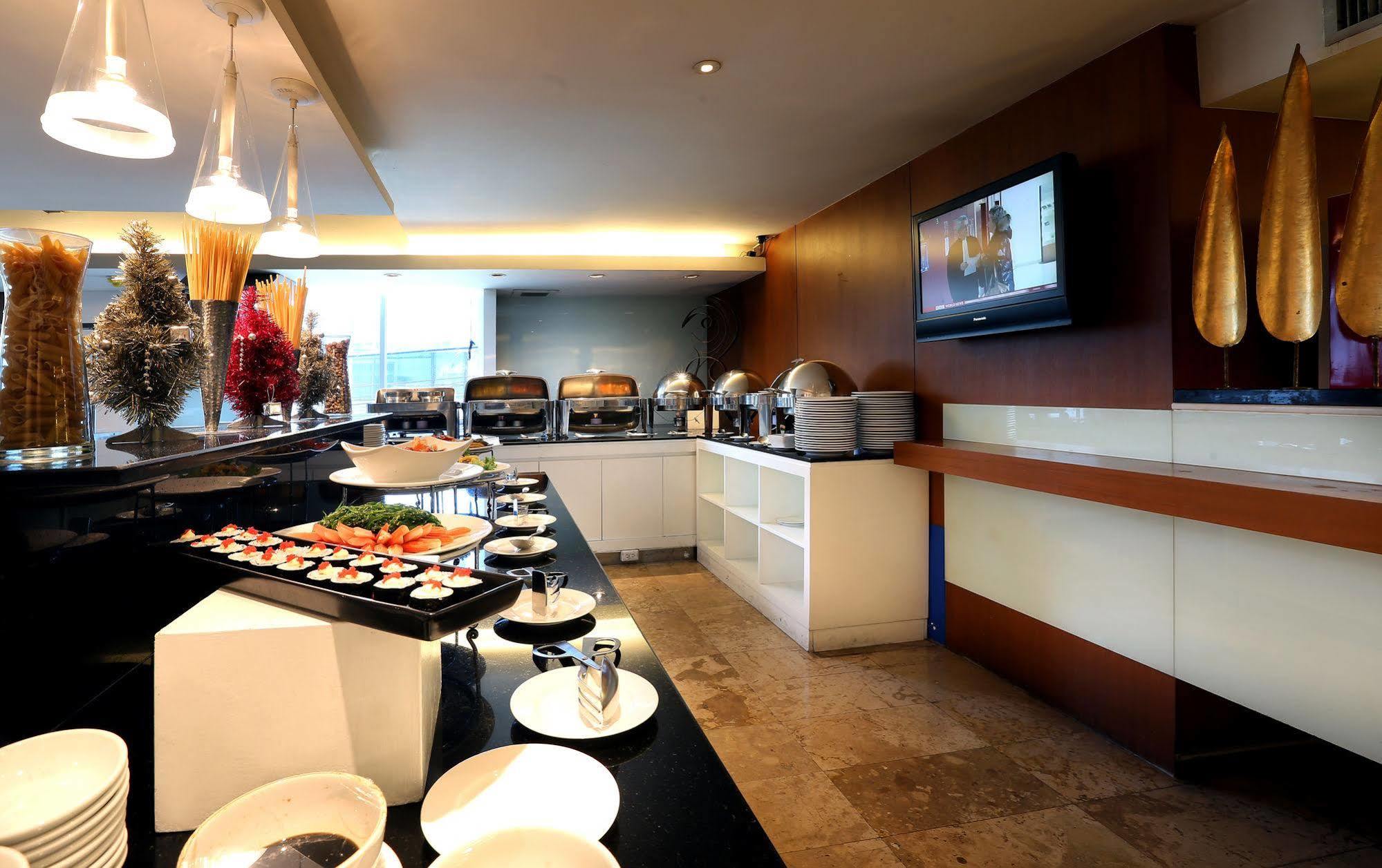 S15 Sukhumvit Hotel 4*