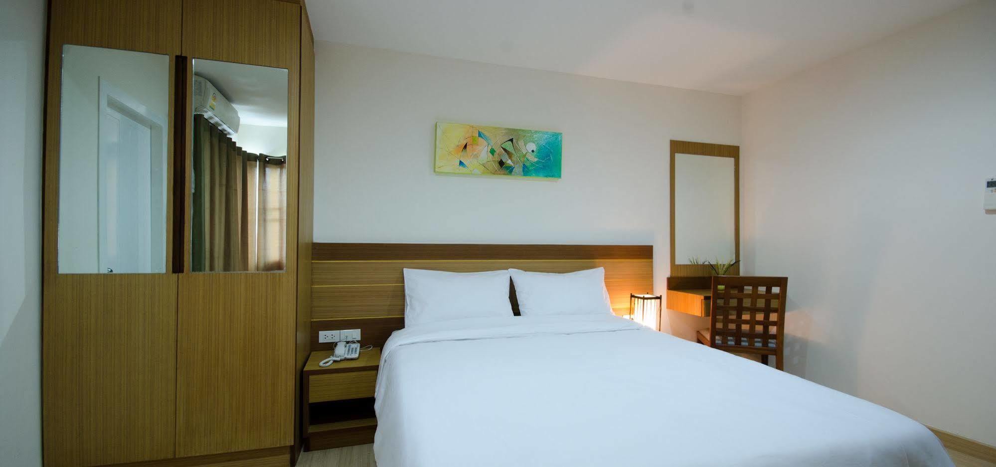 Kozy Aparthotel 3*