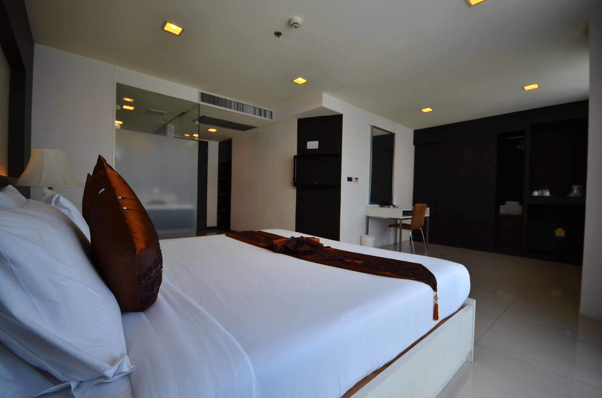 The Grand Lunara Hotel At Srinakarin Bangkok