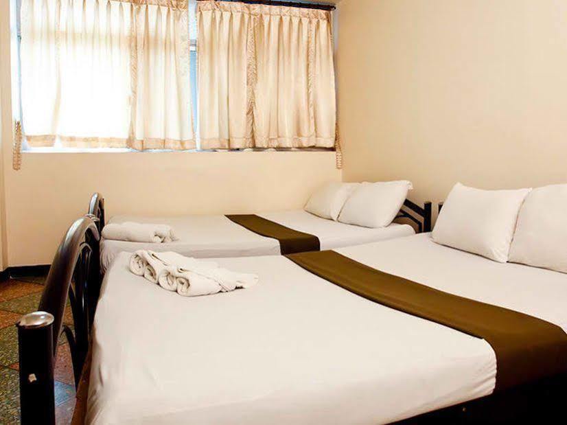 Lucky House Khaosan Hotel 2*