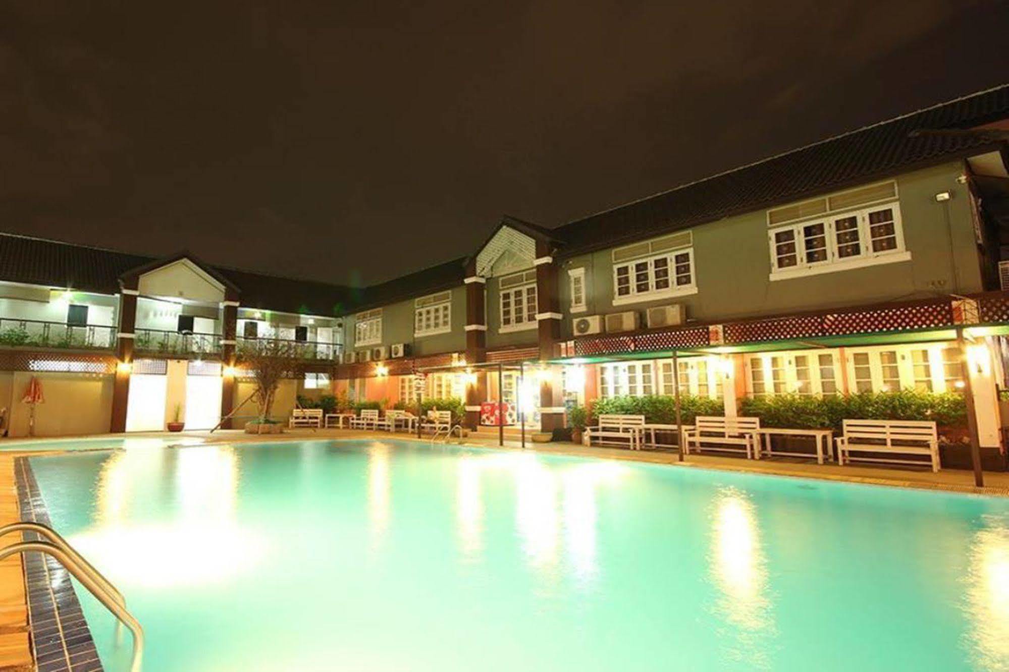 Waratee Hotel