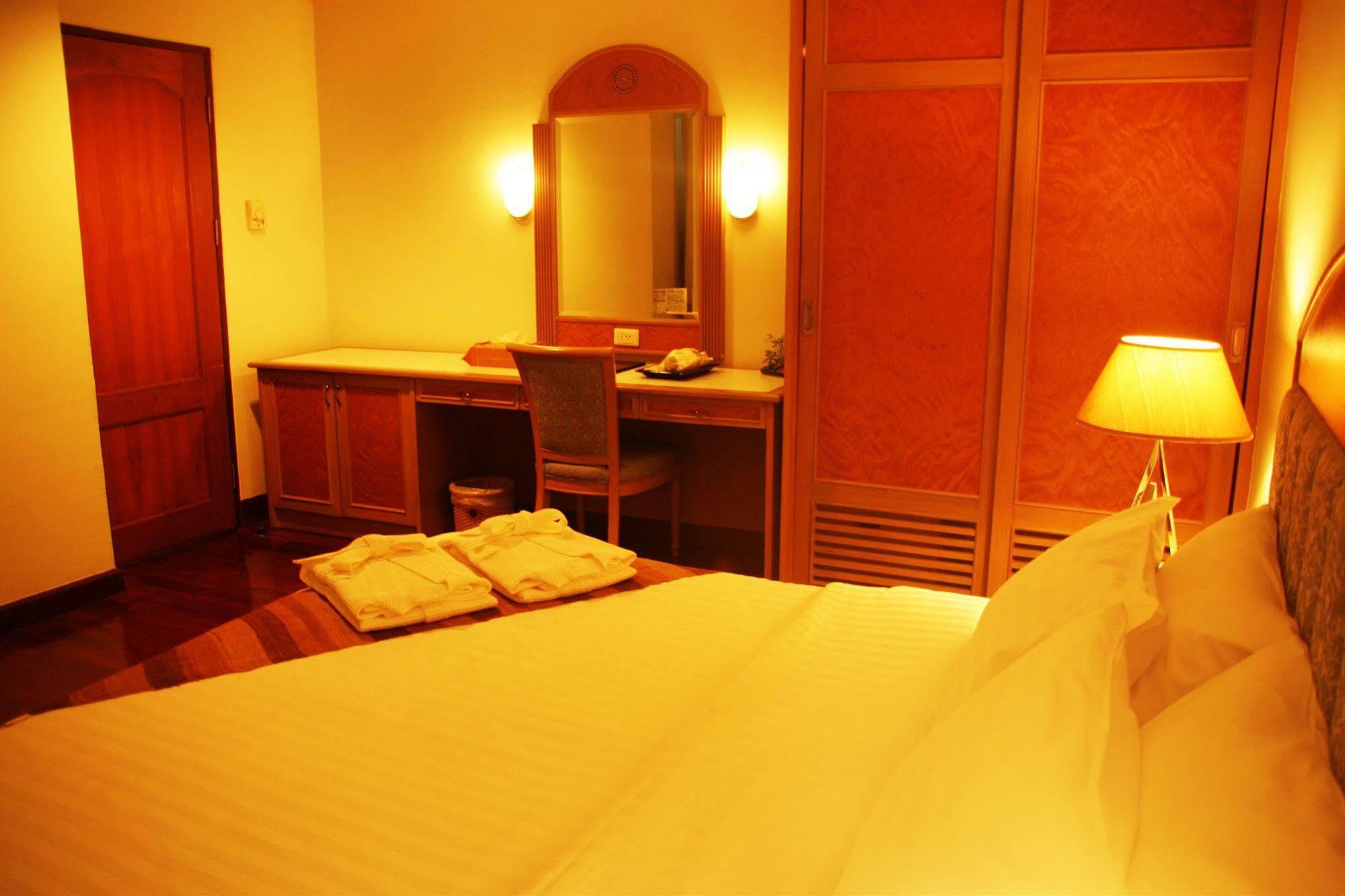 Grand Tower Rama 6 Hotel Bangkok