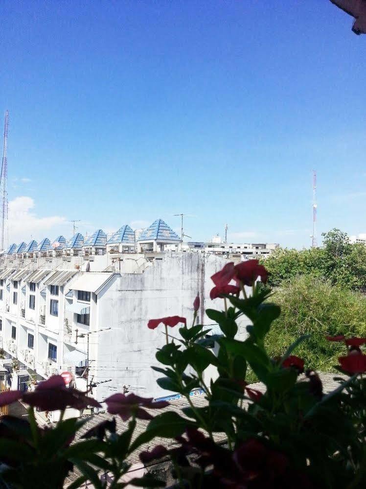 Ploy Hostel
