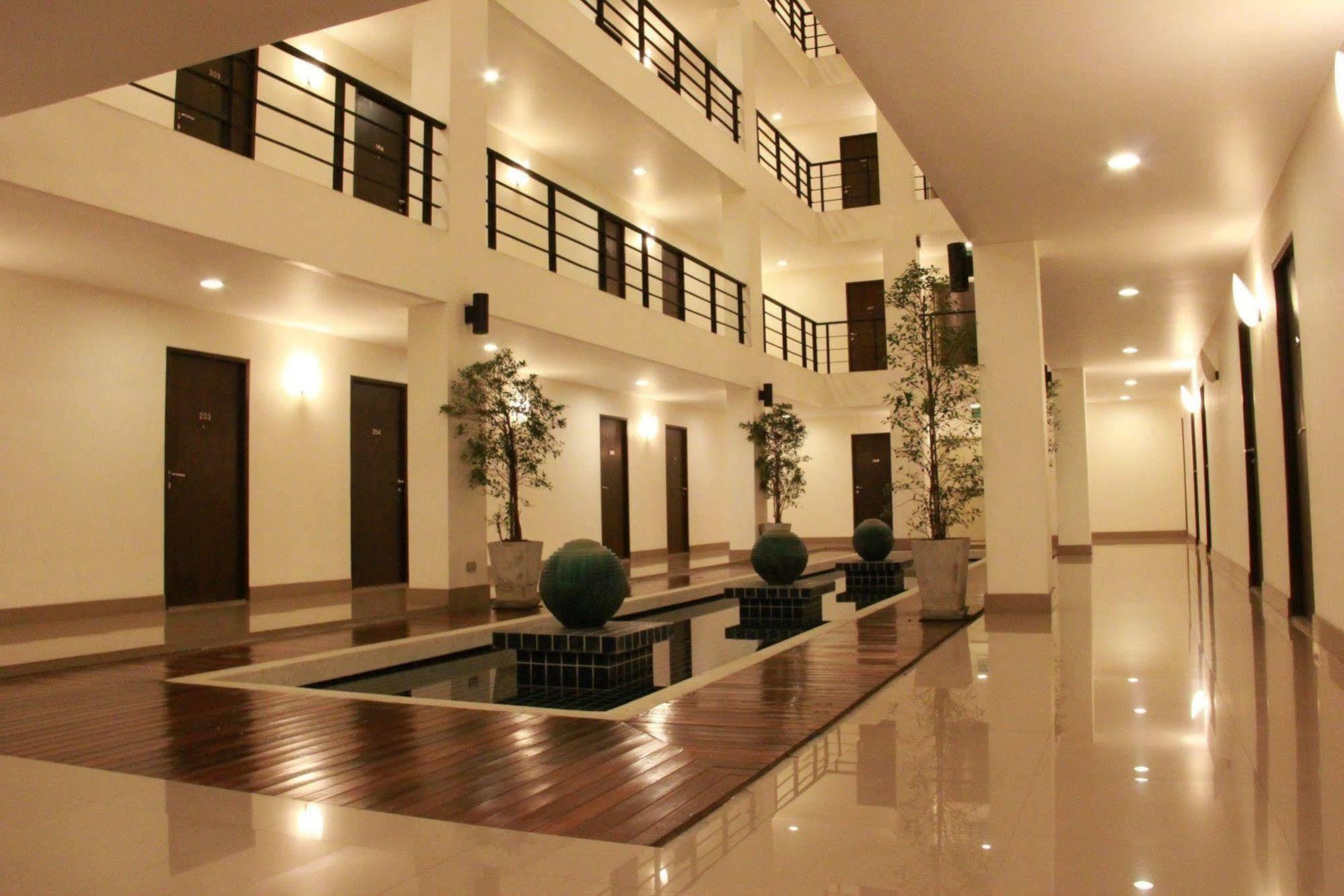 The Atrium Ratchada 13 Aparthotel 3*